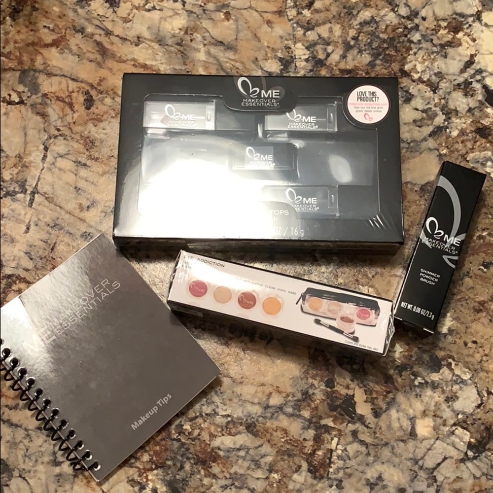 Brand New Makeup Kit! -Makeover Essentials-